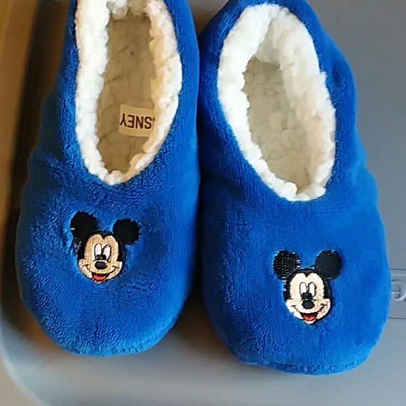 Mickey Mouse Slippers Size 11-12 - Picture 1 of 3